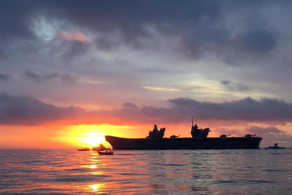 HMS Queen Elizabeth sails into Portsmouth