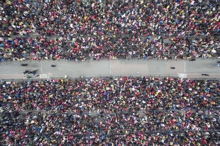 People wait to enter Guangzhou Railway Station in Guangzhou, Guangdong province, China, February 2, 2016. REUTERS/Lin Hongxian/Southern Metropolis Daily