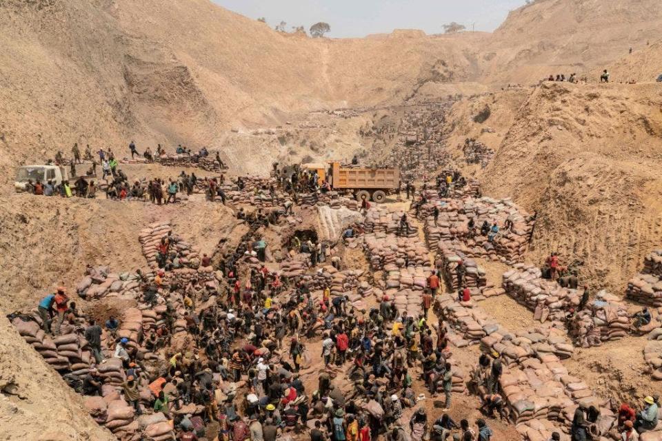 A picture of artisanal miners working at a cobalt mine in the DRC on Oct. 12, 2022.