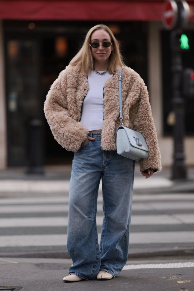 29 inspirational street style shots of wide leg jeans