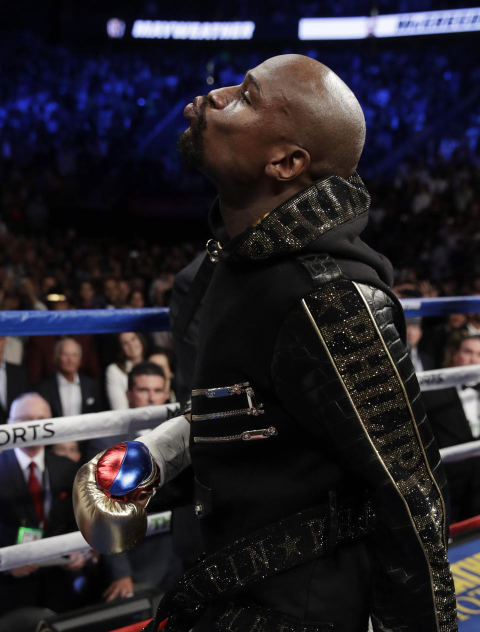 <p>Floyd Mayweather Jr. enters the ring before a super welterweight boxing match against Conor McGregor, Saturday, Aug. 26, 2017, in Las Vegas. (AP Photo/Isaac Brekken) </p>