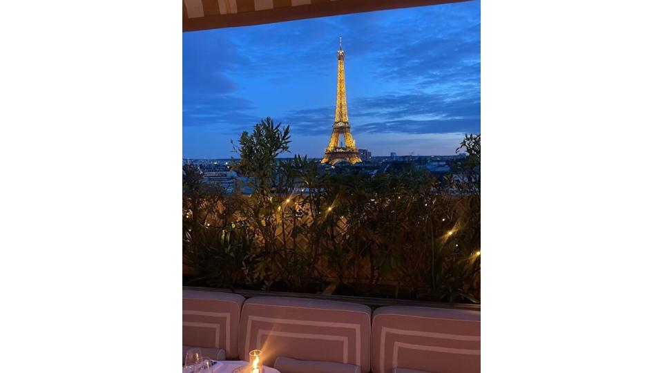 photo of rooftop restaurant overlooking eiffel tower