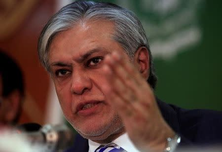 Pakistan's Finance Minister Ishaq Dar gestures during a news conference to announce the economic survey of fiscal year 2016-2017, in Islamabad, Pakistan, May 25, 2017. REUTERS/Faisal Mahmood/Files