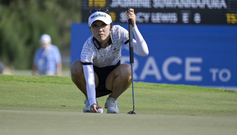 Lydia Ko prepares to putt on the 18th green during the first round of the LPGA Drive On Championship golf tournament at Bradenton Country Club, Thursday, Jan. 25, 2024, in Bradenton, Fla. (AP Photo/Steve Nesius)