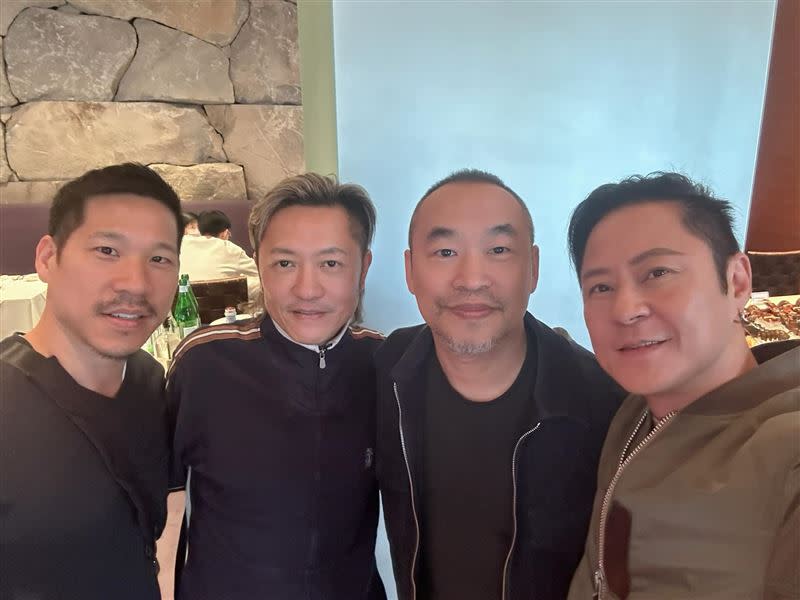 林智文（左起）、蘇志威、黃立成、蔡一傑睽違30年沒見，驚喜合影曝光引發熱議。（圖／翻攝自蔡一傑臉書）