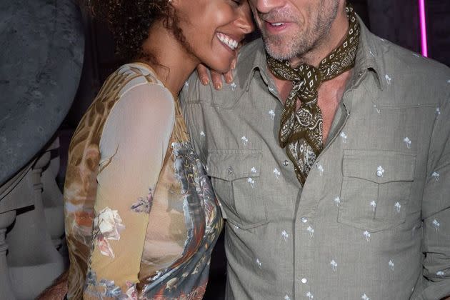 <p>Vincent Cassel et Tina Kunakey à Paris lors de la Fashion Week en juillet 2018</p>