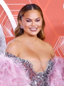 Chrissy Teigen Drops Daughter Luna 1st Lost Tooth Down Sink So Sad