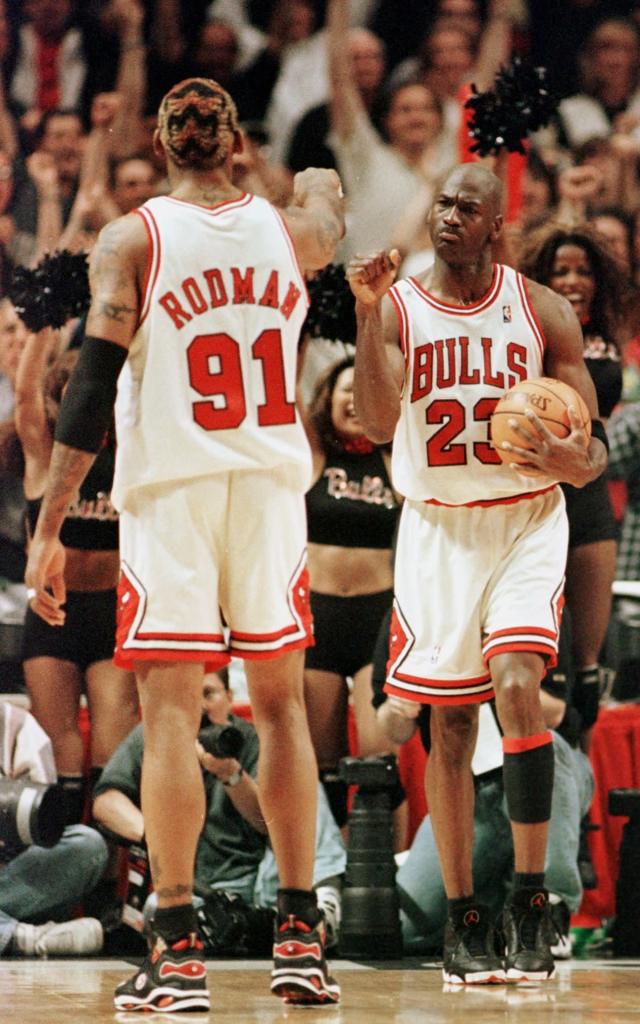 Vask vinduer Teasing bestå Are Michael Jordan and Dennis Rodman Still Friends? Here's Where They Stand