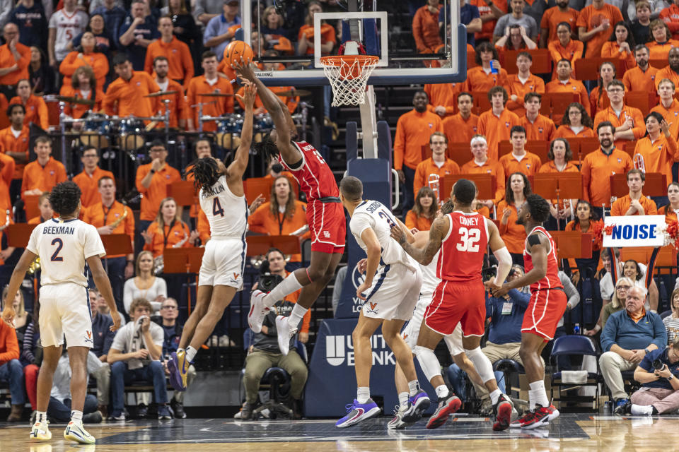 Houston forward Jarace Walker (25) goes up with the ball up during the second half of an NCAA college basketball game against Virginia in Charlottesville, Va., Saturday, Dec. 17, 2022. (AP Photo/Erin Edgerton)