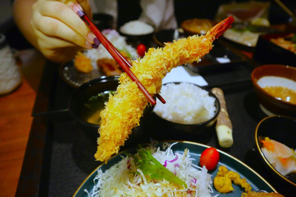 itacho tonkatsu - seafood set prawn