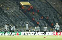 <p>Pour évacuer la pression de ces dernières minutes, les joueurs de l’AS Monaco ont décidé de réaliser une séance d’entraînement. (AFP)</p>