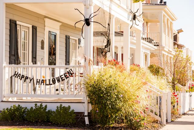 DIY Haunted House Halloween Decor in the Entryway - Bless'er House