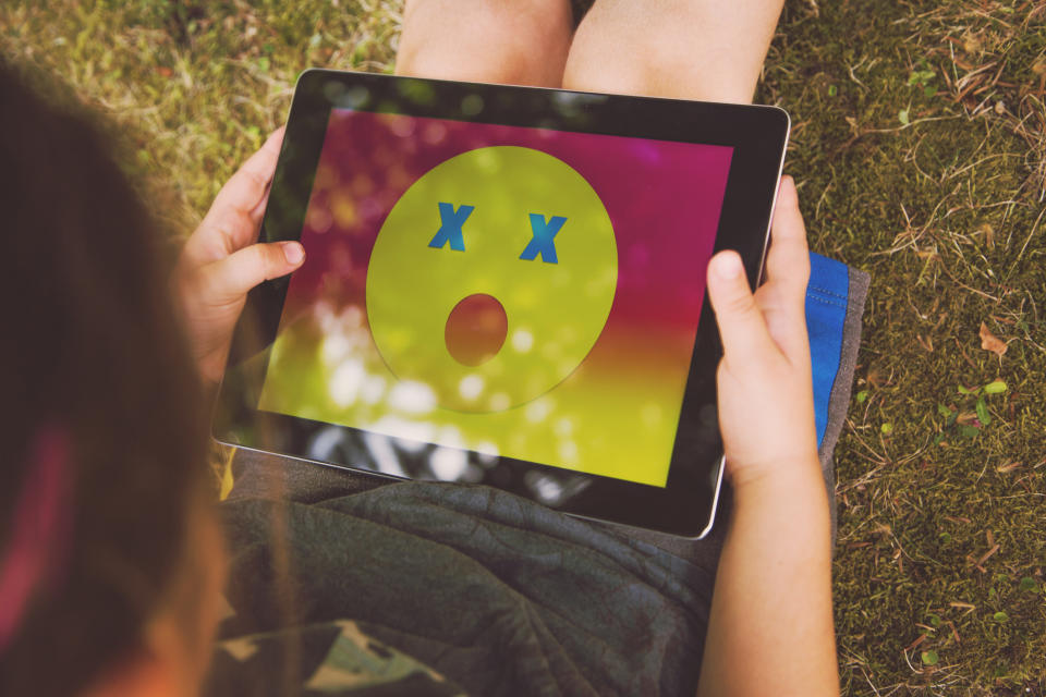 Los niños realizarían sus actividades diarias en dispositivos tecnológicos. Foto: Artur Debat /Getty Images