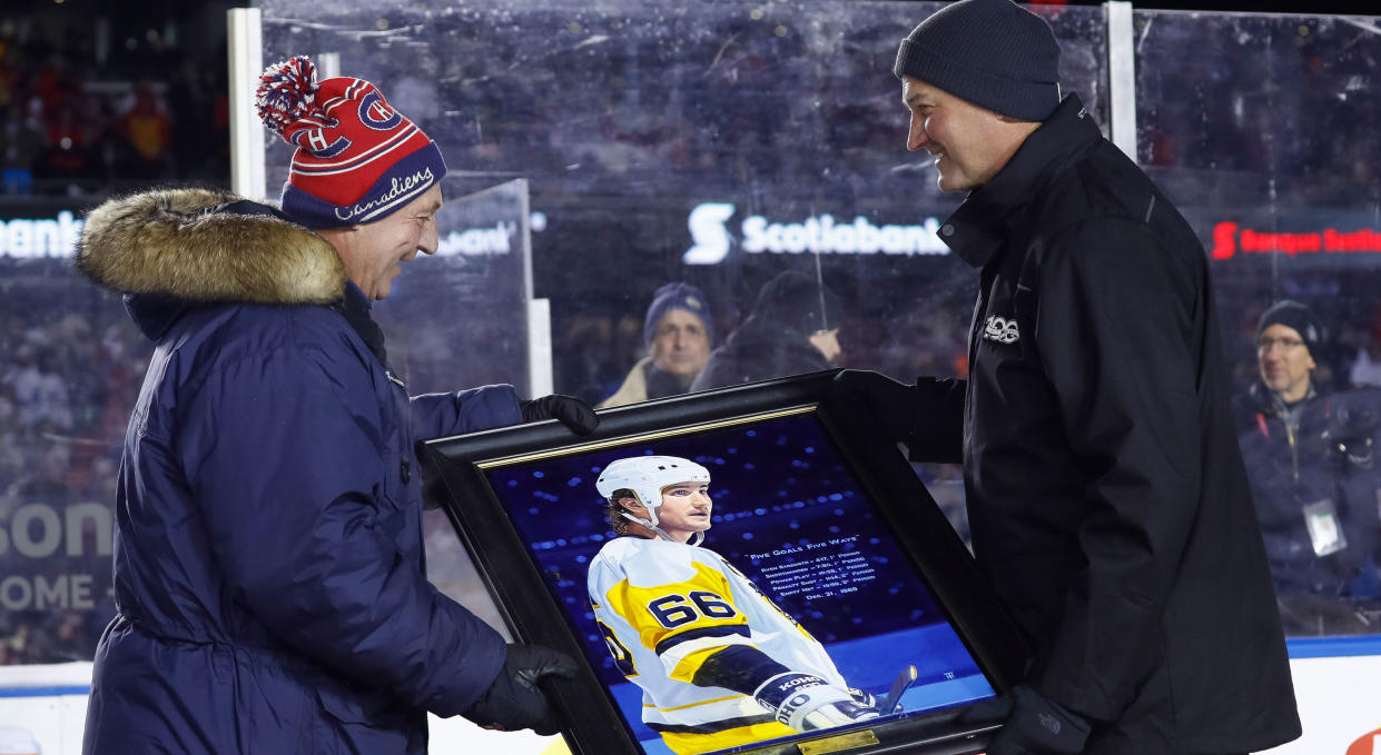 Guy Lafleur presents Mario Lemieux with an award after his ‘Five Goals, Five Ways’ was named the greatest NHL moment. (Olivier Samson Arcand/Getty)