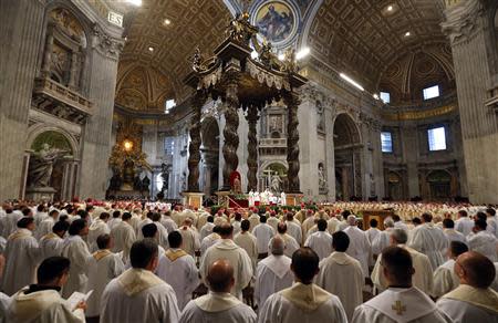 Pope Francis leads the Chrism Mass in Saint Peter's Basilica at the Vatican April 17, 2014. REUTERS/Stefano Rellandini