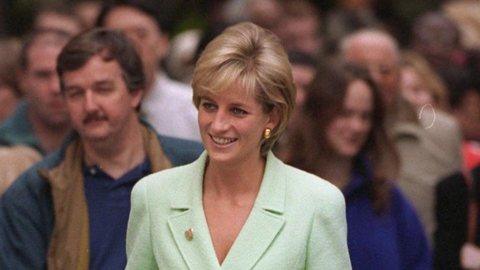 Diana , Princess Of Wales, Opening The New Renal Unit At Great Ormond Street Hospital, London. The Visit Is Also To Celebrate The Variety Club's Gold Heart Day On Valentine's Day And The Hospital Also Celbrates It's 145th Anniversary. Diana's Suit Is By Fashion Designers Chanel.