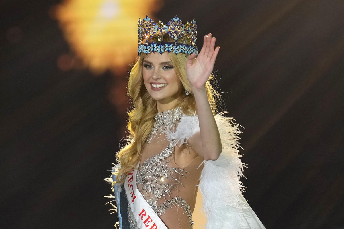 Kristina Pešková z České republiky je korunována Miss World 2024