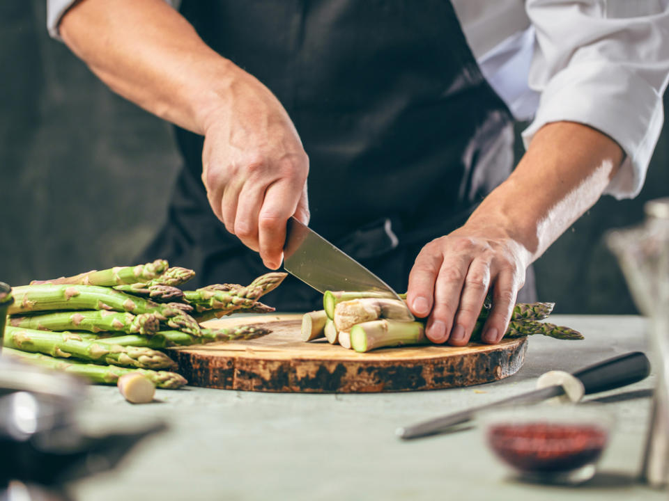 Eine basische Ernährung ist das A und O für ein gesundes, vitales Leben. (Bild: KarepaStock / Shutterstock.com)