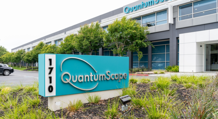 QuantumScape (QS) is an American company that develops solid state lithium metal batteries for electric cars.