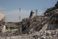 A man collects steel from a destroyed building in Mosul, Iraq April 17, 2017. REUTERS/Marko Djurica