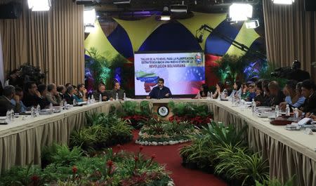 Venezuela's President Nicolas Maduro (C) speaks during a meeting with governors and members of the government in Caracas, Venezuela October 23, 2017. Miraflores Palace/Handout via REUTERS