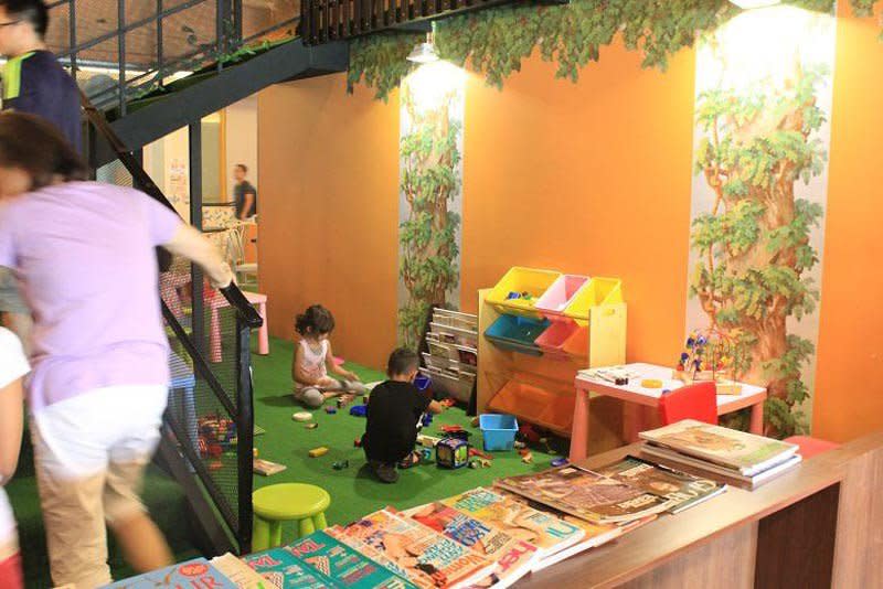 Treehouse Cafe-play area