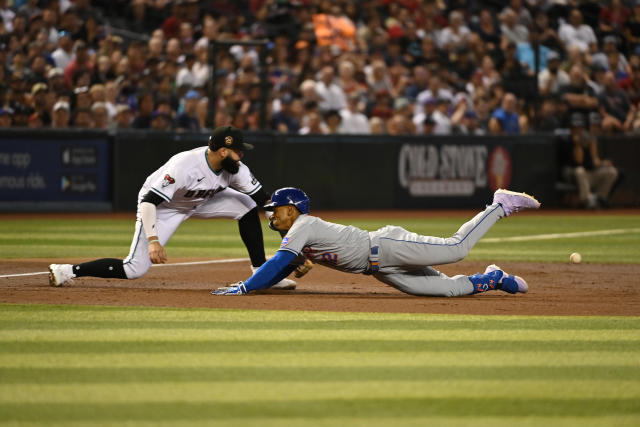 New York Mets Shortstop Francisco Lindor at bat during the first News  Photo - Getty Images