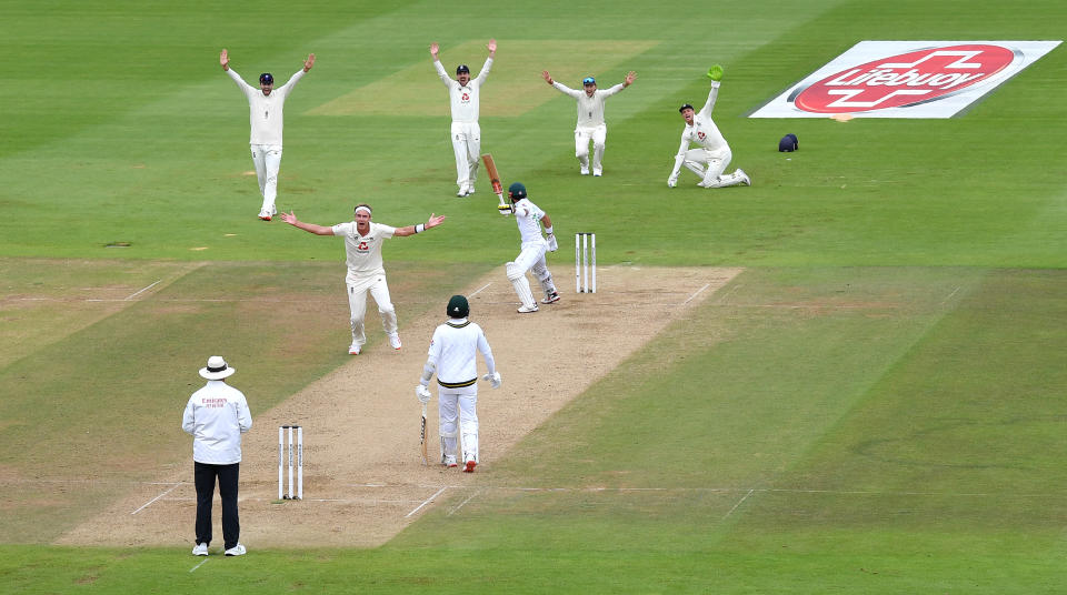 SOUTHAMPTON, ENGLAND - AUGUST 23: Jofra Archer of England appeals unsuccessfully for the wicket of  Mohammad Rizwan of Pakistan during Day Three of the 3rd #RaiseTheBat Test Match between England and Pakistan at the Ageas Bowl on August 23, 2020 in Southampton, England. (Photo by Mike Hewitt/Getty Images)