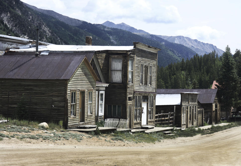 ST. ELMO (COLORADO, EEUU). Es la viva imagen de los pueblos fantasmas de las películas de vaqueros. Fue fundado en 1880 y unas 2.000 personas vivieron las mieles de la fiebre del oro y la plata. El declive empezó en 1920 y para 1922 el sistema de trenes dejó de pasar por el poblado. En la actualidad es un destino turístico. Neil Podoll/Thinkstock