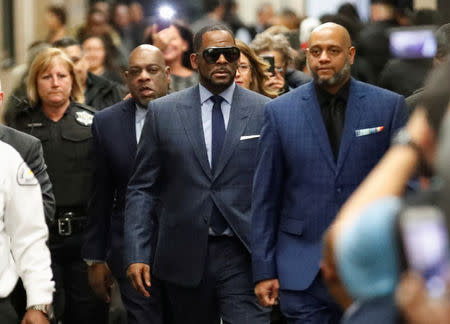 Grammy-winning R&B singer R. Kelly arrives for a child support hearing at a Cook County courthouse in Chicago, Illinois, U.S. March 6, 2019. REUTERS/Kamil Krzaczynski