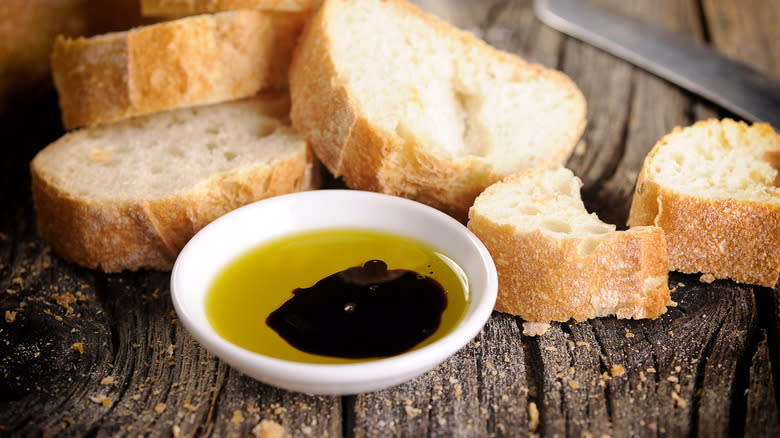 olive oil balsamic vinegar bread