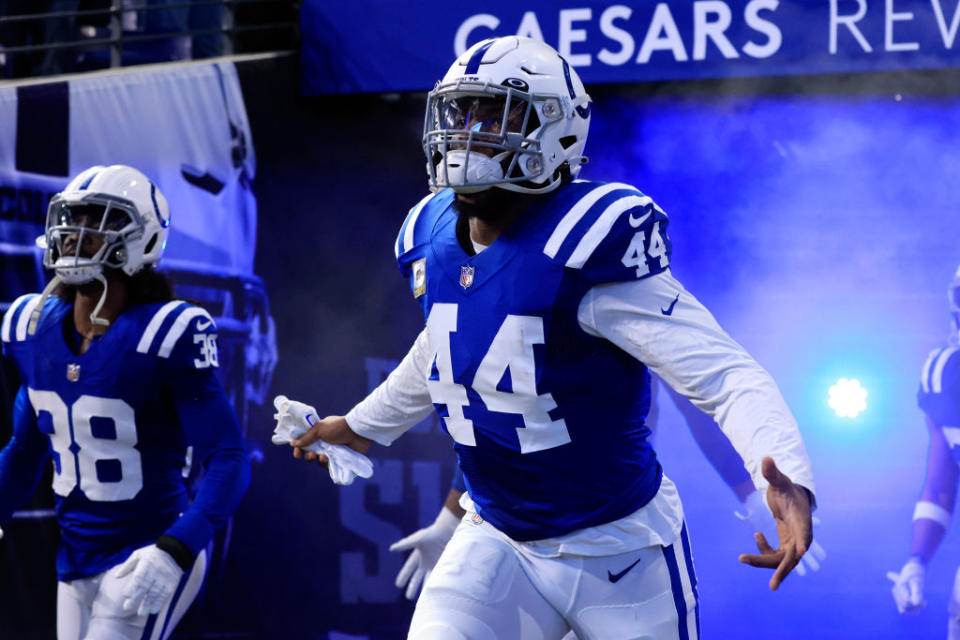 Zaire Franklin of the Indianapolis Colts takes the field. Photo by Justin Casterline/Getty Images