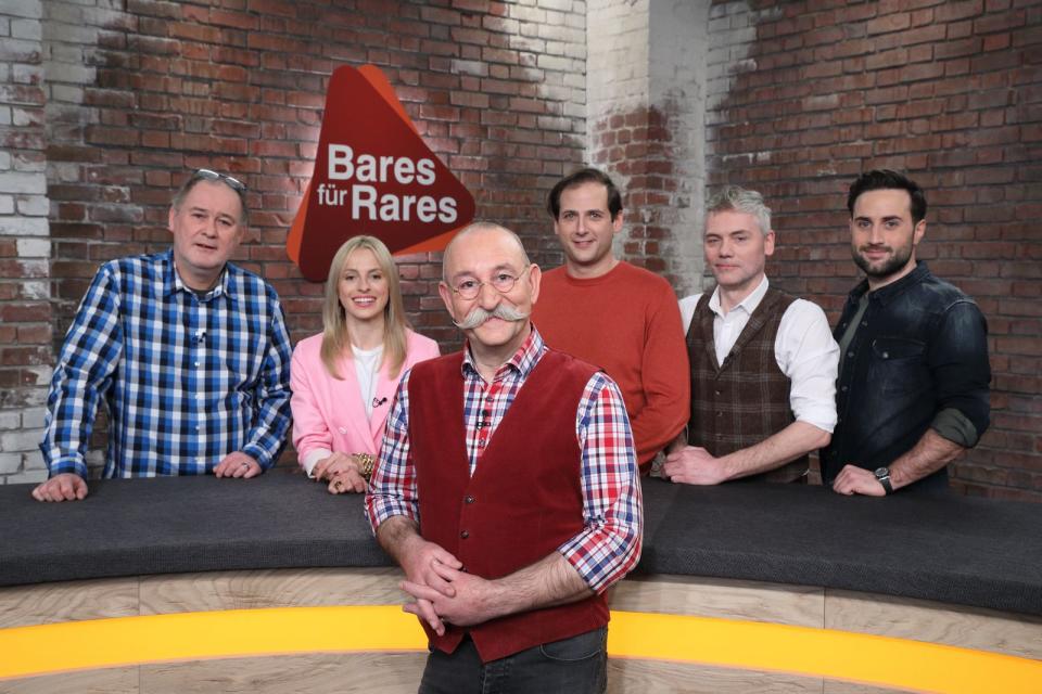 In über 1.300 Folgen "Bares für Rares" gingen einige Schätze an die wechselnden Händler der Sendung. Horst Lichter ist von Anfang an Teil des Formats. (Bild: ZDF / Frank W. Hempel)