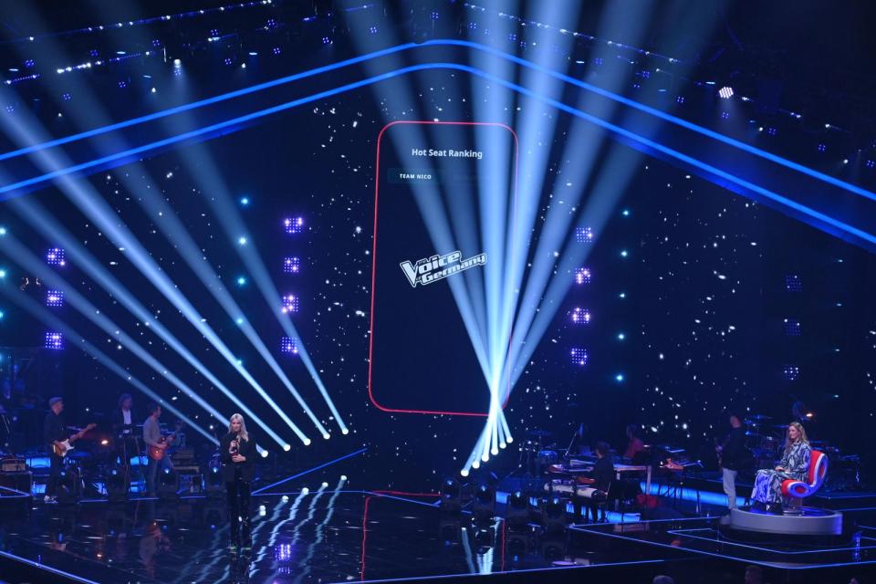 Alle Spots auf die App: Sie entscheidet dieses Jahr in den Sing-Offs weitgehend über das Schicksal der "Voice"-Talente.  (Bild: SAT.1/ProSieben/Claudius Pflug)