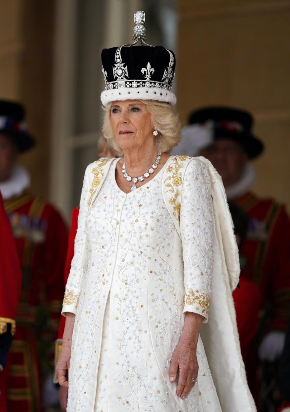 East Anglian Daily Times: Camilla después de ser coronada en la ceremonia del sábado