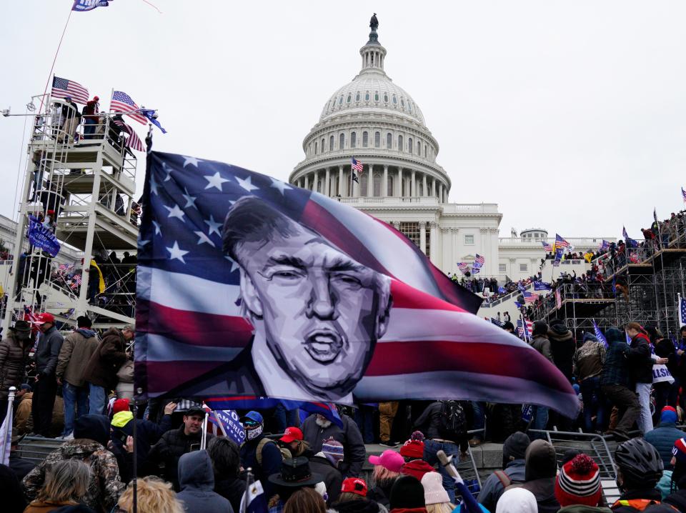 Trump supporters storm the US Capitol in his nameEPA-EFE