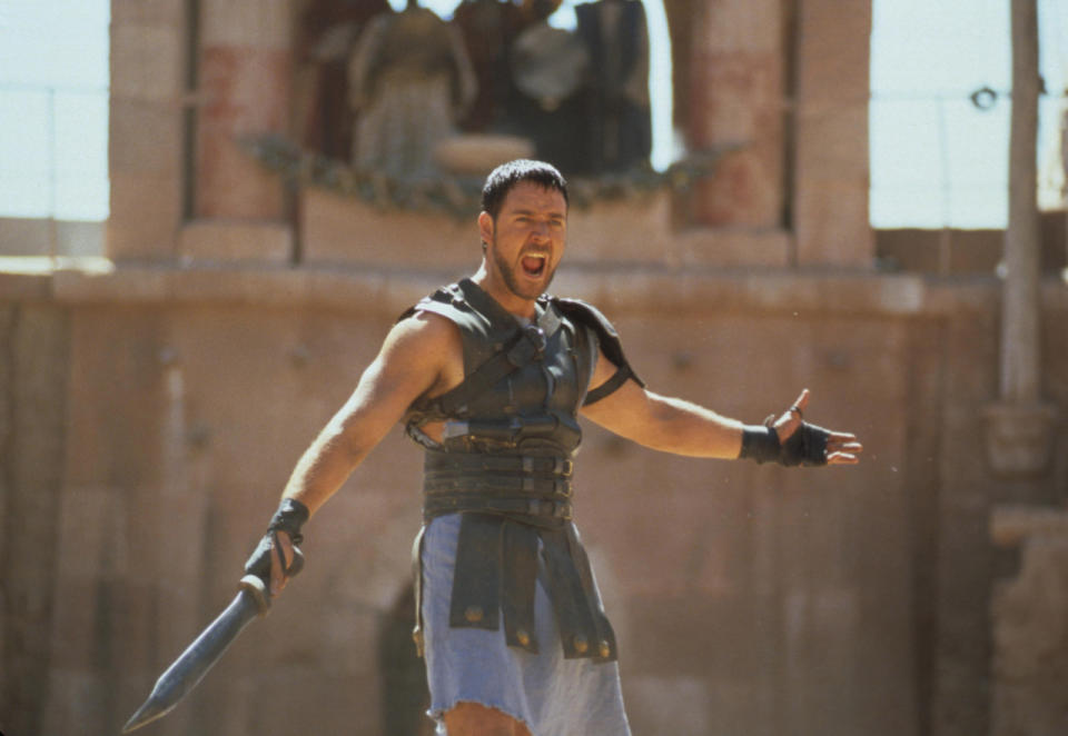 2000 schafft es “Gladiator”, dass sich Briten und Amerikaner wieder einig sind, was den besten Film des Jahres angeht. Grund dafür: die überzeugende Leistung von Russell Crowe und die Regie-Arbeit von Ridley Scott. (Bild-Copyright: Jaap Buitendijk/Dreamworks/Universal/REX/Shutterstock)
