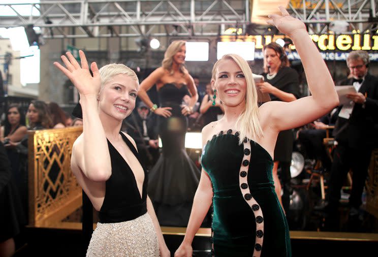 Michelle Williams and Busy Philipps wave to the crowd at the Oscars. (Photo: Christopher Polk/Getty Images)