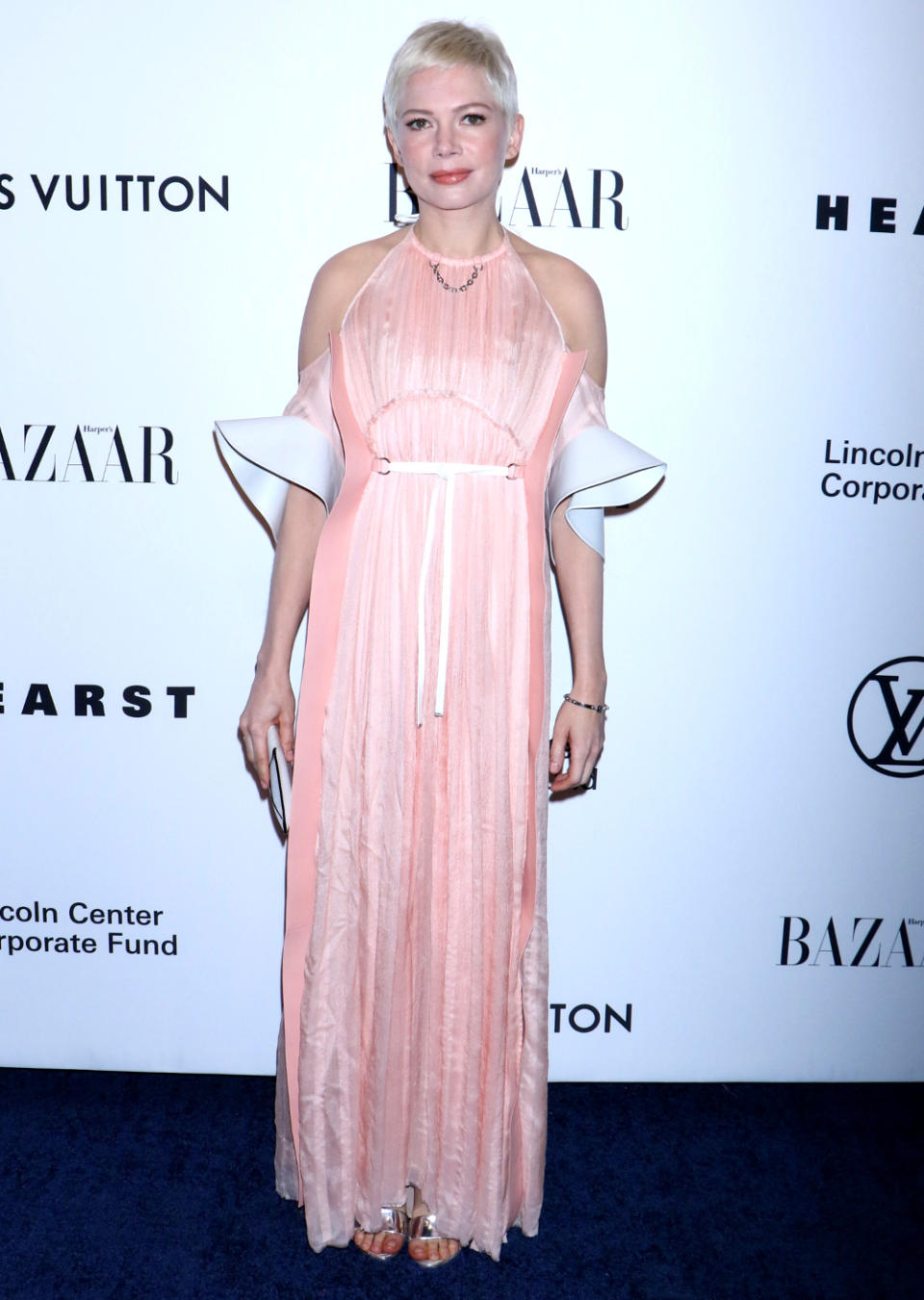 <p>Das Schönste kommt wie immer zum Schluss: Michelle Williams sah auf der Lincoln Center-Gala in New York in ihrem aufregend komponierten Look von Louis Vuitton aus wie ein Weihnachtsengel, herabgestiegen, um uns die Lehren des Stilbewusstseins zu verkünden. (30. November 2017, Bild: Rex Features) </p>