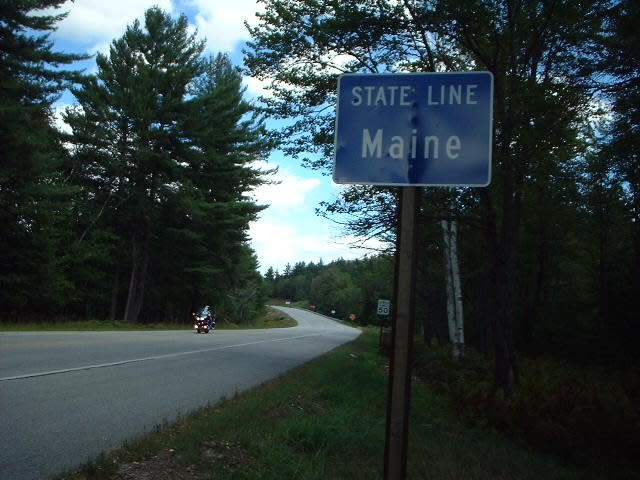 File:Maine state border on U.S. Route 2.jpg