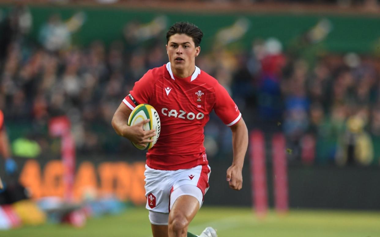 Louis Rees-Zammit of Wales scores a try during the 2022 Castle Lager Incoming Series match between South Africa and Wales at Loftus Versfeld on July 02, 2022 in Pretoria, South Africa. - GETTY IMAGES