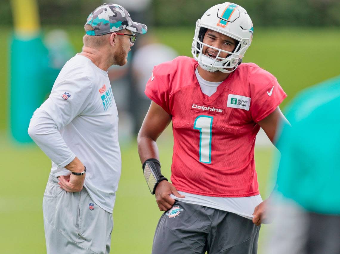 Miami Dolphins quarterbacks / passing game coordinator Darrell Bevell speaks with quarterback Tua Tagovailoa (1) during practice at the Baptist Health Training Complex in Miami Gardens on Thursday, September 15, 2022.