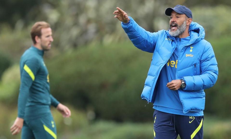 Nuno Espirito Santo during a Tottenham training session