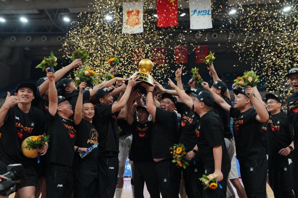 The Hong Kong Golden Bulls won the NBL championship for the first time in their second year.