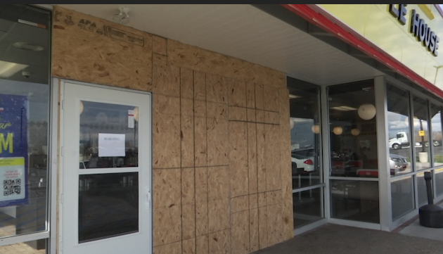 Damaged Waffle House shuts down after car crash