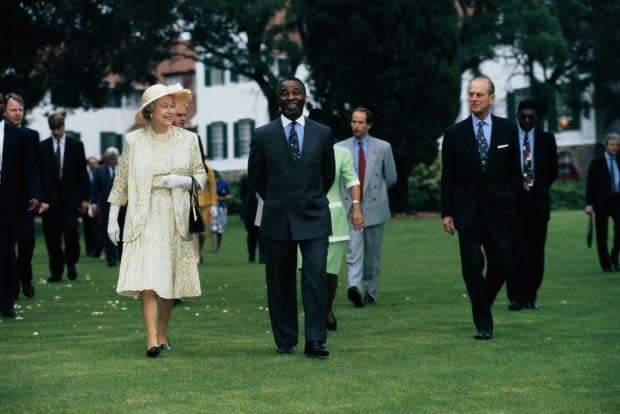 South African Deputy President Thabo Mbeki escorts Queen Elizabeth II and Prince Philip during their visit to Pretoria, South Africa.<p><a href="https://www.gettyimages.com/detail/585860690" rel="nofollow noopener" target="_blank" data-ylk="slk:Louise Gubb/Getty Images;elm:context_link;itc:0;sec:content-canvas" class="link ">Louise Gubb/Getty Images</a></p>