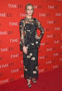 <p>Der Hollywoodstar konnte mit einem märchenhaften Look überzeugen. Emily Blunt posierte in einer schwarzen, mit floralen Mustern bestickten Robe. Das Kleid wies raffinierte Details wie transparente Ärmel, eine Korsage und Schößchen-Raffungen auf. (Bild: AP Photo) </p>