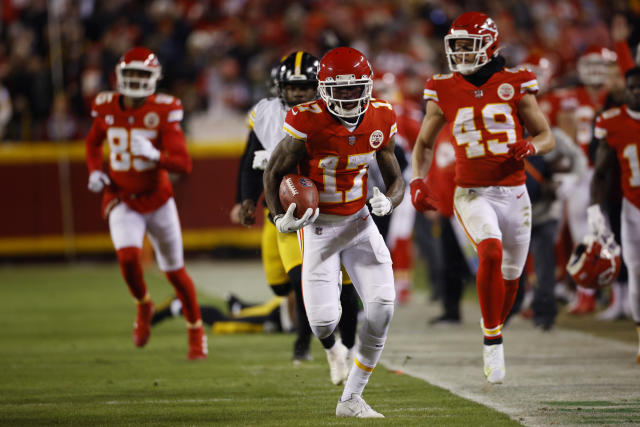 Patrick Mahomes leads Chiefs to 42-21 wild-card romp over Steelers – The  Denver Post