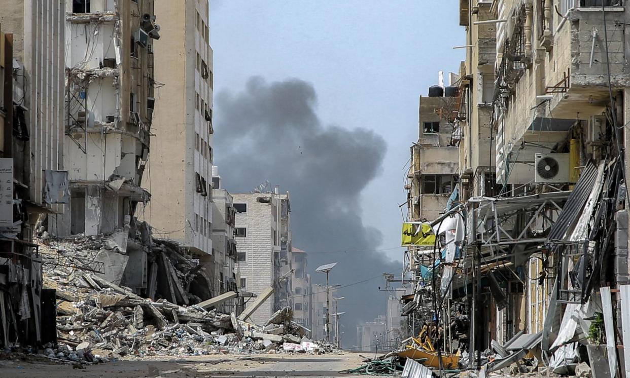 <span>Smoke rises near al-Shifa hospital in Gaza City on Thursday.</span><span>Photograph: AFP/Getty Images</span>