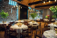 <p>El Blue Hill at Stone Barns se encuentra en una granja-escuela a 50 kilómetros de Nueva York y está dirigido por el chef Dan Barber. Destaca por su cocina sencilla y de ingredientes frescos. (Foto: Facebook / RobertAndKathleen). </p>